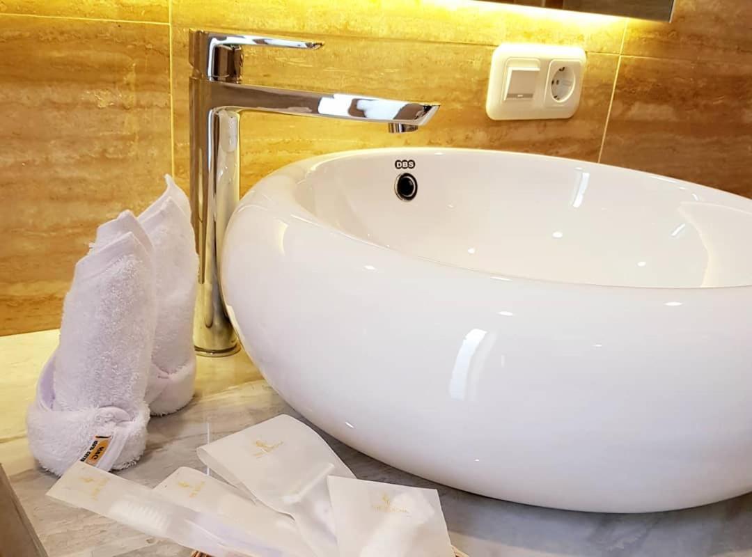The Edicha Bed & Breakfast Lovina  Bagian luar foto